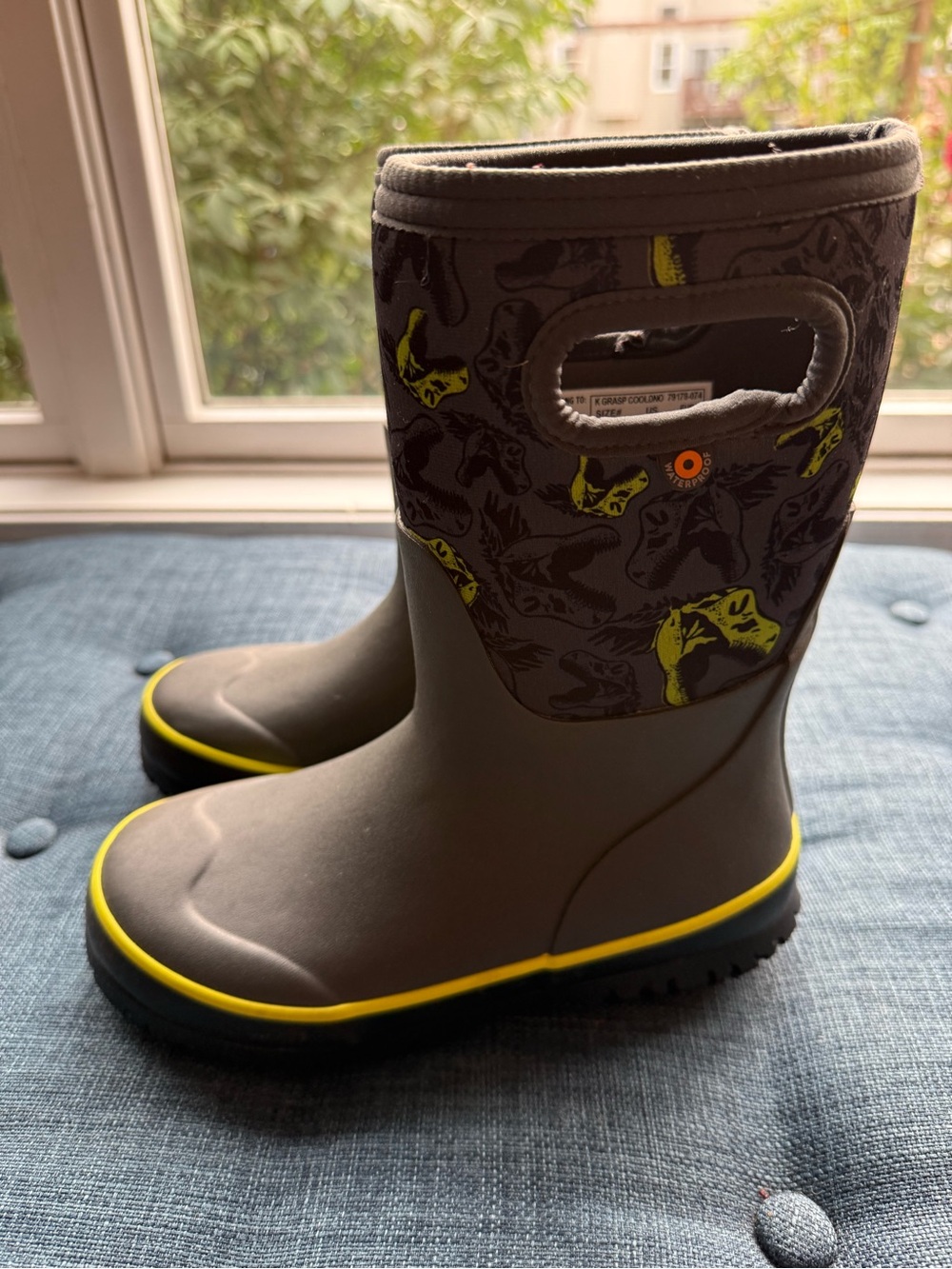 BOGS Youth Classic Dinosaur Waterproof Winter Snow Boots Grey Green Size 2